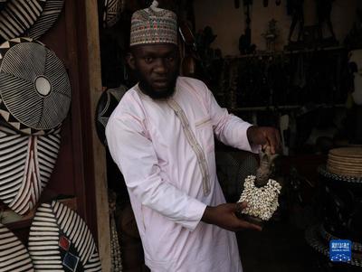 走進雅溫得手工藝品市場 一場色彩與文化的盛宴